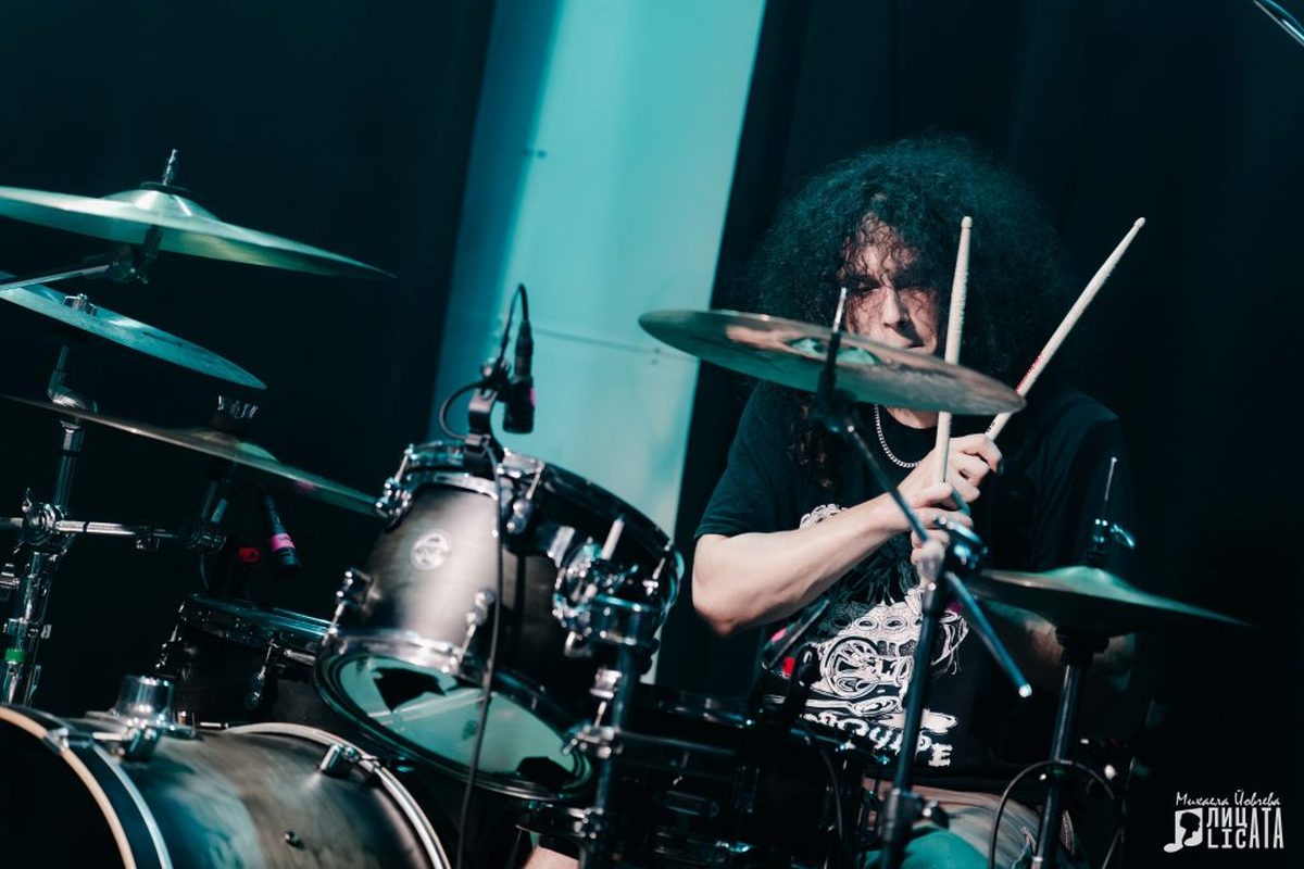 Sofia's EXPECTATIONS look back on seventeen years of melodic hardcore with “My Last Time to Shine” 5 Expectations live, by Mihaela Yovcheva - Licata.bg