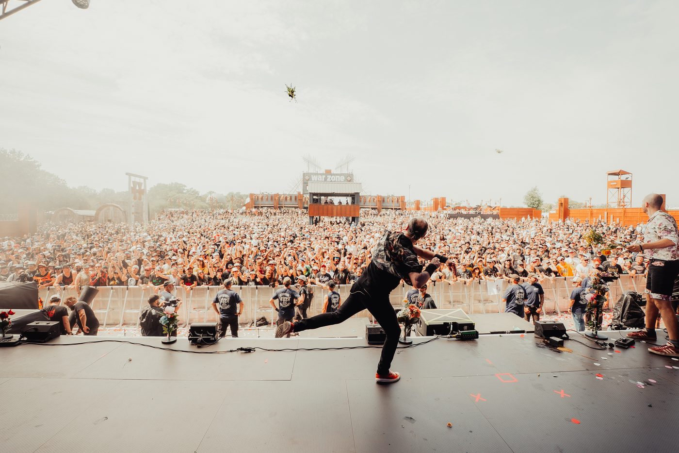 Parisian post-hardcore band Point Mort built a show for Hellfest's Warzone, then saved it on a live album 2 POINT MORT
