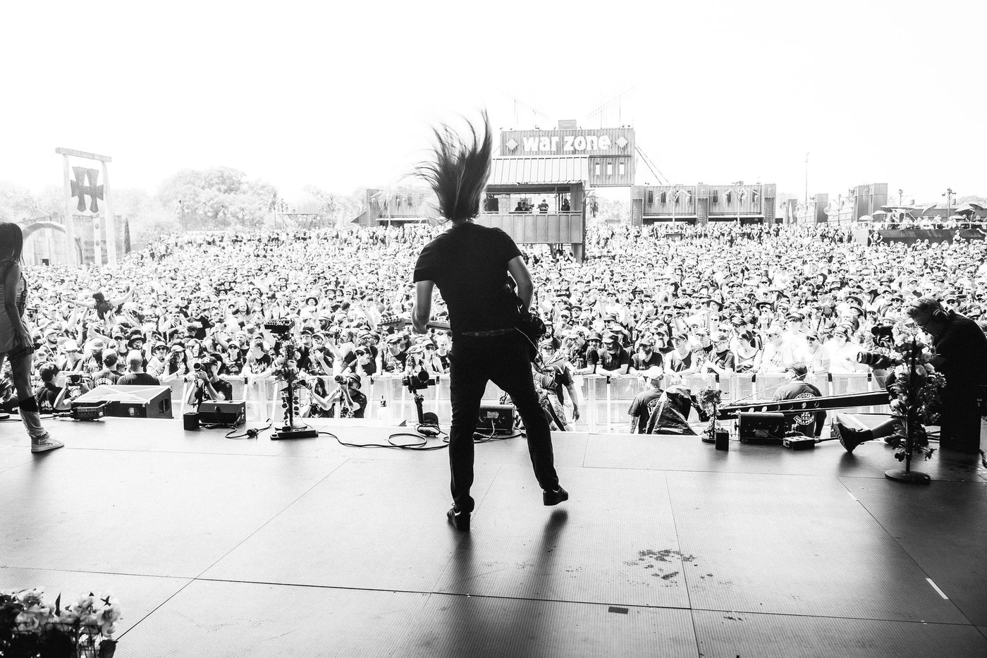Parisian post-hardcore band Point Mort built a show for Hellfest's Warzone, then saved it on a live album 4 POINT MORT