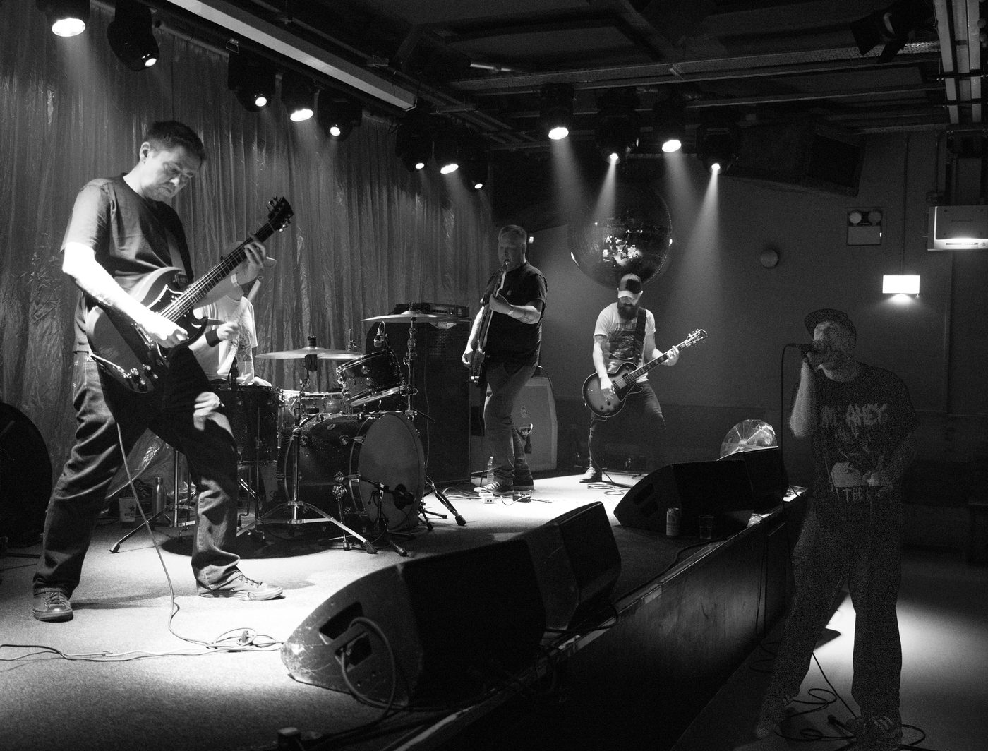 London sludge noise-rock band REMOTE VIEWING keep their absurd humour alive on politically charged "State Violence" 14 Remote Viewing, by Dan Dummer