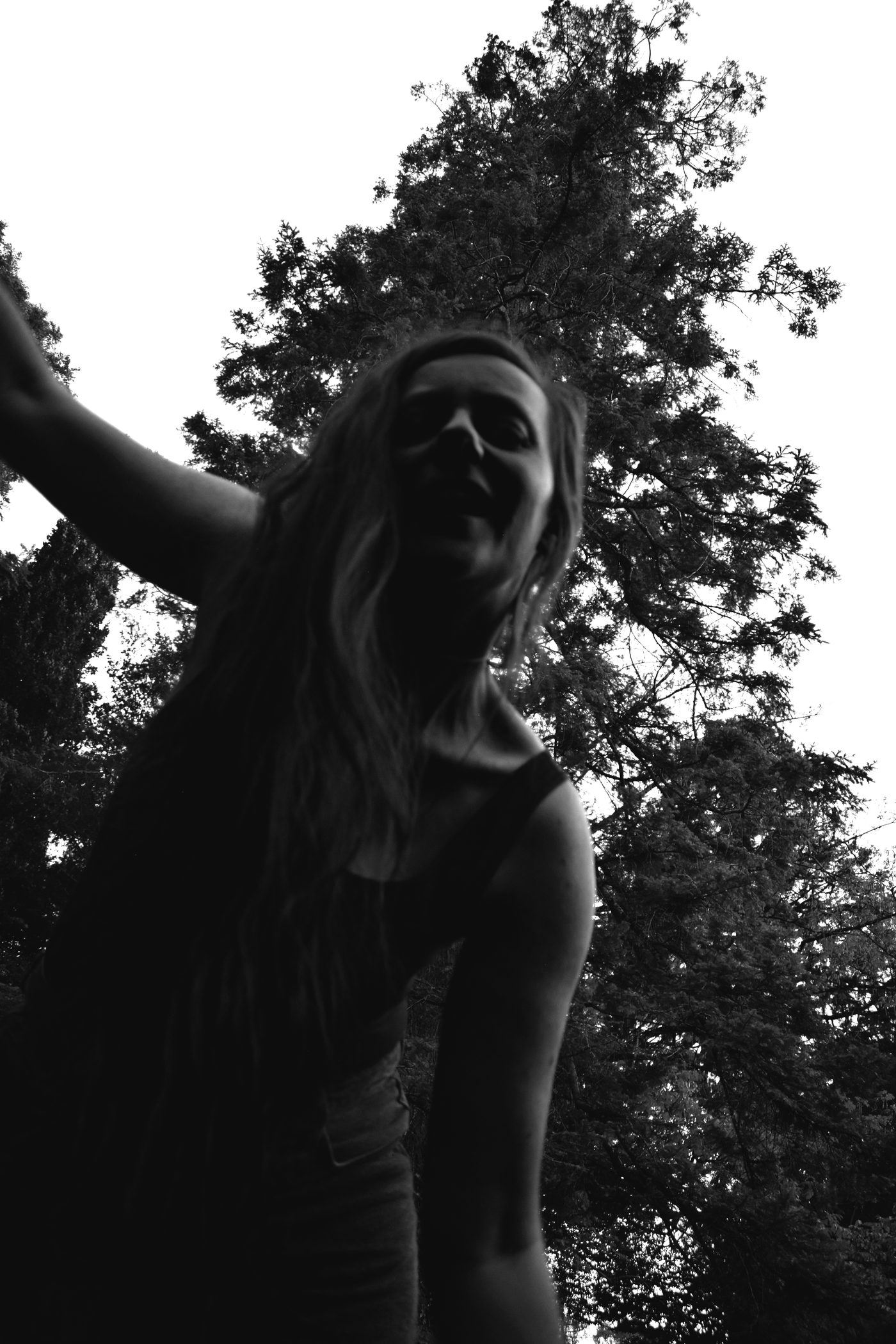 Swiss post-punk project Sauvageoness premiere their Bunker Paradise live film for two days 5 Sauvageoness