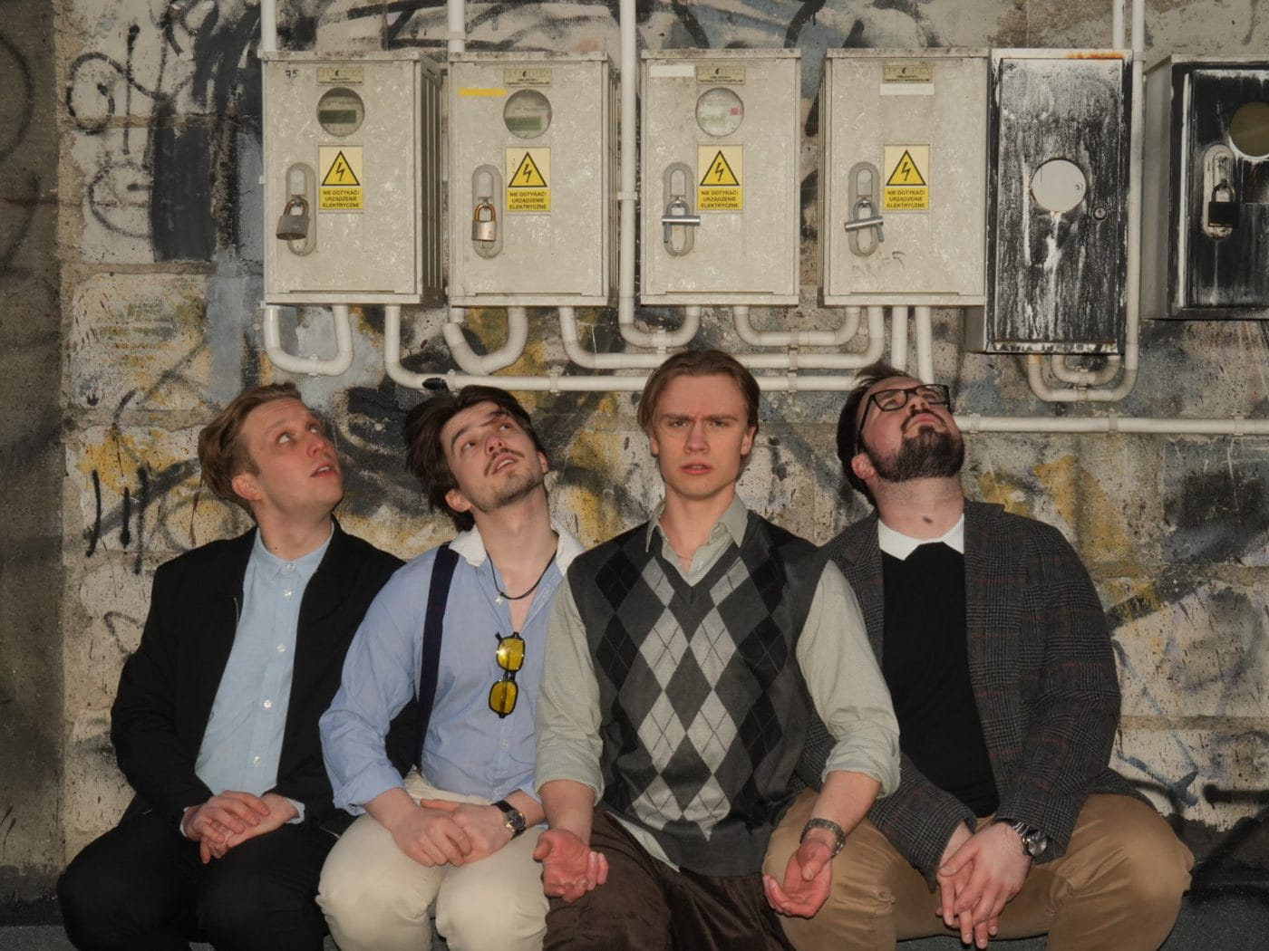Warsaw art-rock band TANI GAZ ROZWESELAJĄCY discss Warsaw's working city, corporate anxiety and strange characters behind their new album "Igraszki" 2 tani gaz rozweselający