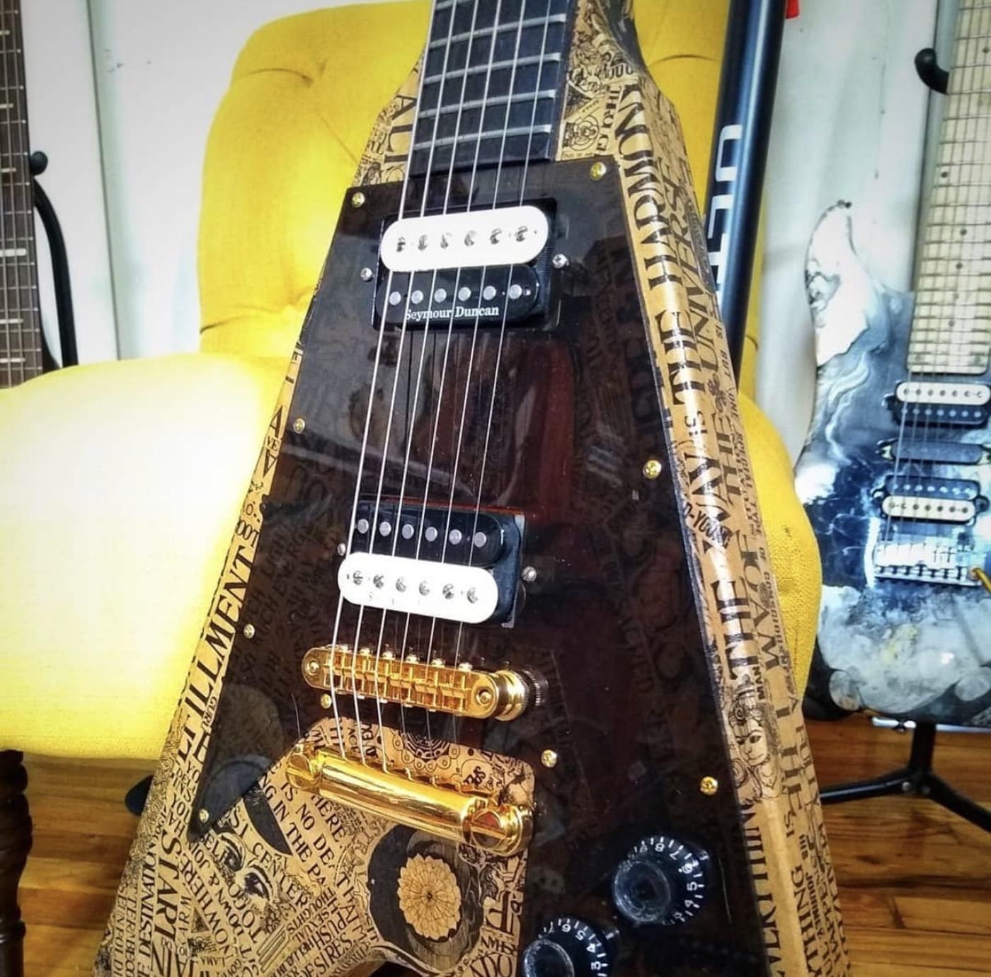 The Number Twelve Looks Like You revisit “Mongrel” with former fans in the band and seven years of new history 7 Alexis Pareja's restored Gibson Flying V. Photo: Band archive.